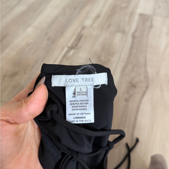 Love Tree Black Strappy Top - Picture 4 of 4